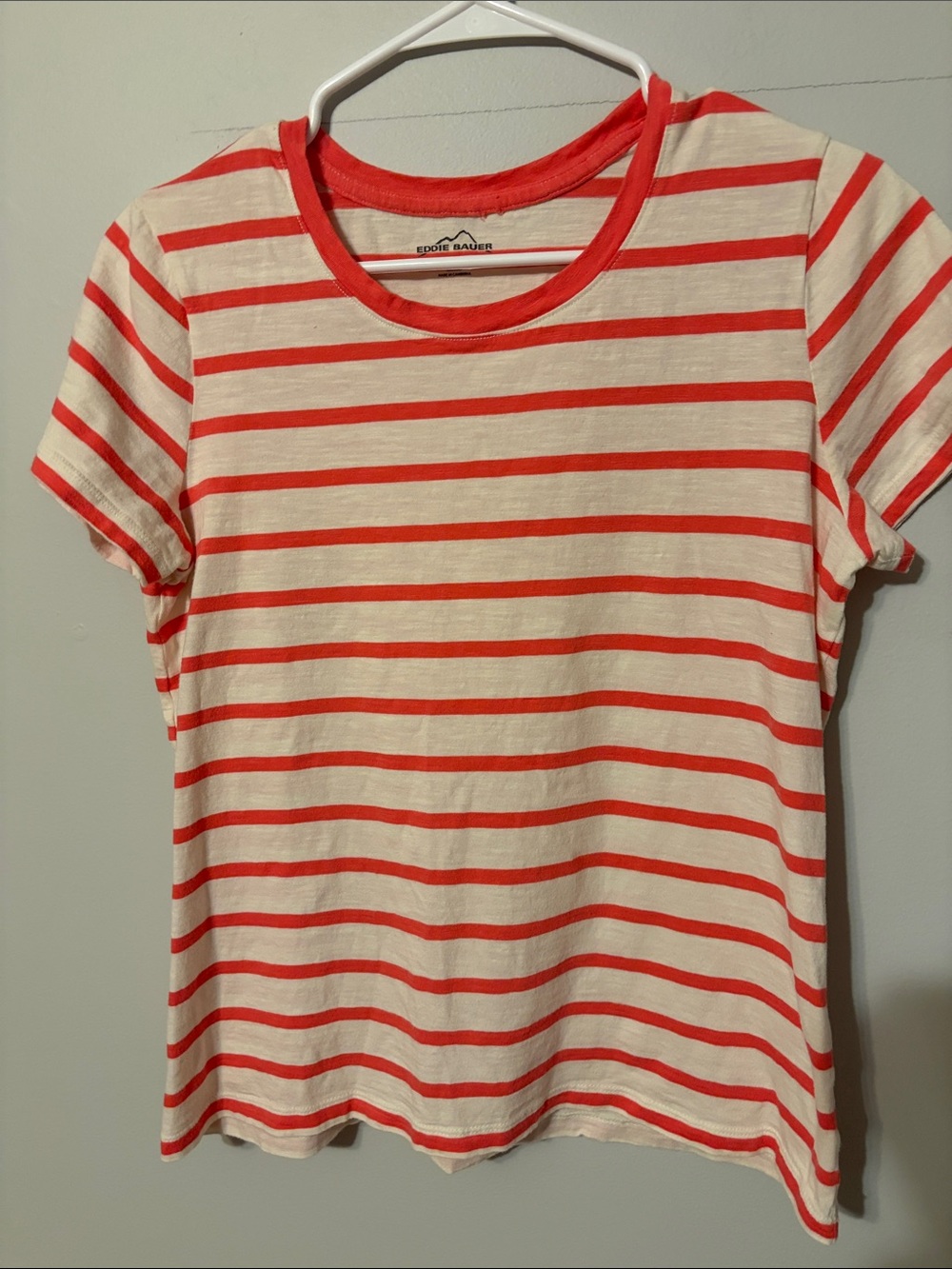 Eddie Bauer ladies off white Tee with Coral-Red Stripes. Med. Cotton/modal.